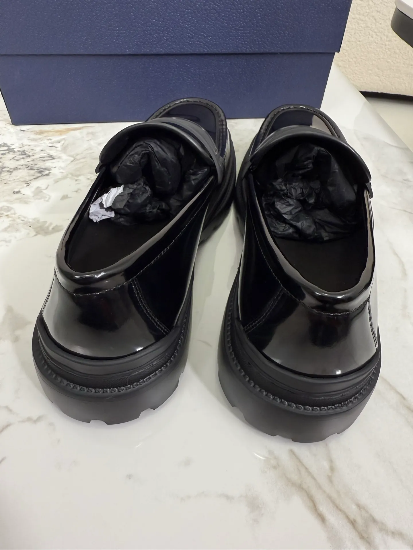 [ DIOR ] Top P: 820💰 ▪️Size: 39-44 (customized for 38.45) Top male leather shoes DIOR Dior combines high-quality materials and exquisite details. The imported cowhide leather upper is embellished with Gancio buckles, showing a luxurious style. Imported cattle. TP sole is light and flexible in texture